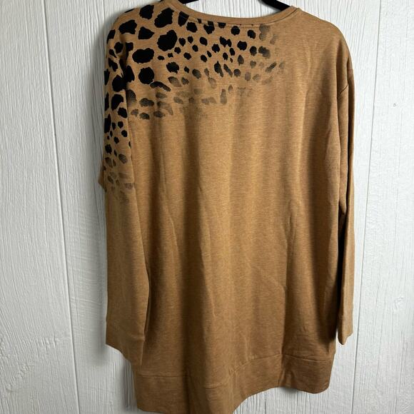 Chico's Zenergy Cheetah Print Head Face Sweater Size 1 or U.S. 8/10 Crew Neck - Picture 8 of 9